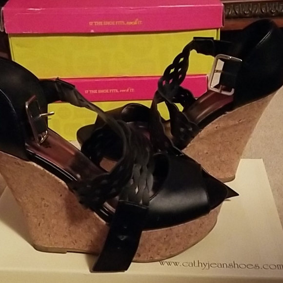 Shoes - Picture 2 of 4
